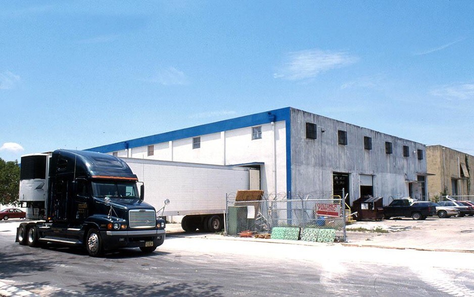 More Photos Of 225 W 74th Pl, Hialeah Warehouse For Lease