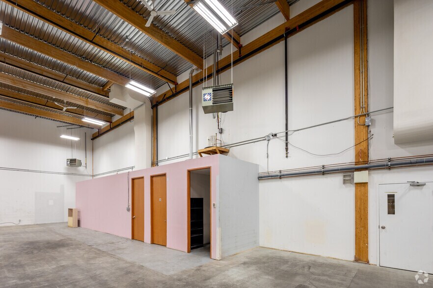 More Photos Of 1400-1460 Boul De L'innovation, Bromont Industrial For Lease