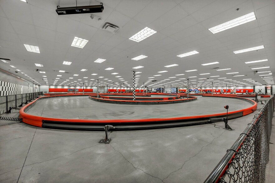 More Photos Of 6895 Sierra Center Pky, Reno Department Store For Lease