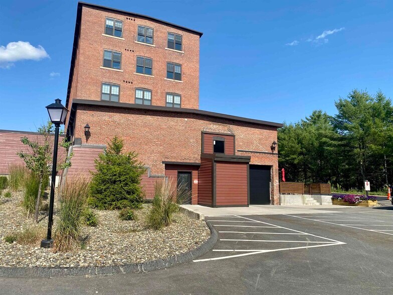 More Photos Of 24 Beacon St, Littleton Manufacturing For Lease
