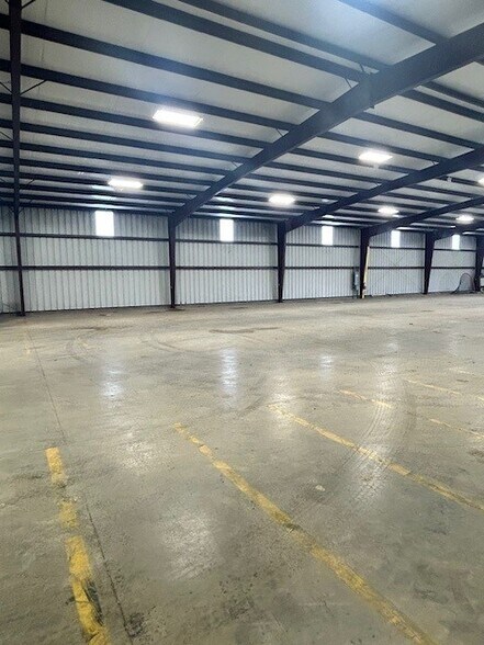 More Photos Of 208 Ricebird Ln, Stuttgart Distribution For Sale