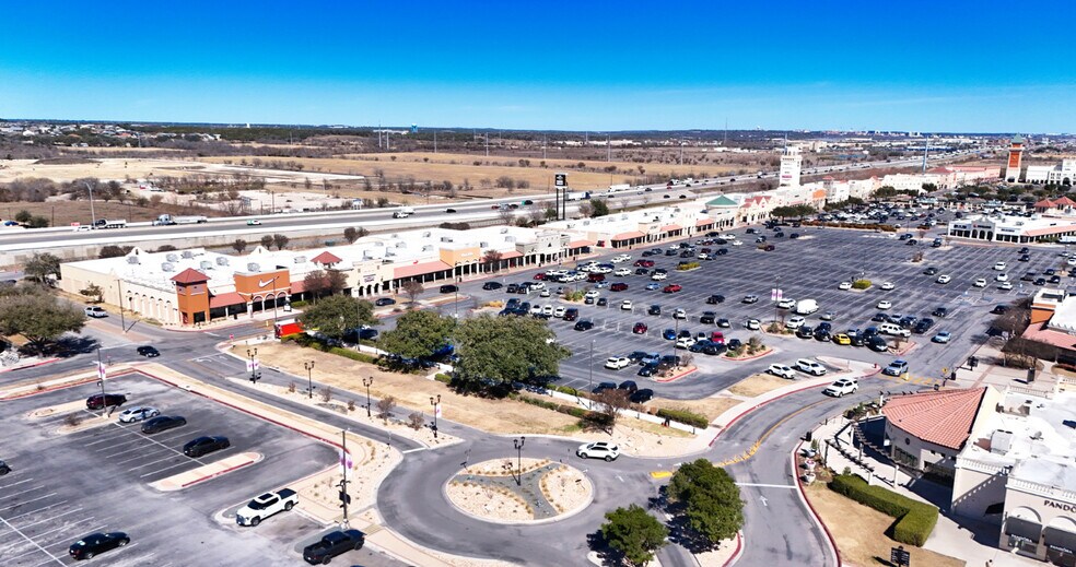 More Photos Of 3939 S Interstate 35 S, San Marcos Unknown For Lease