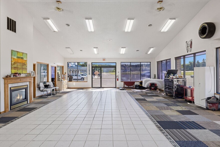 More Photos Of 931 240th St, Osceola General Retail For Sale