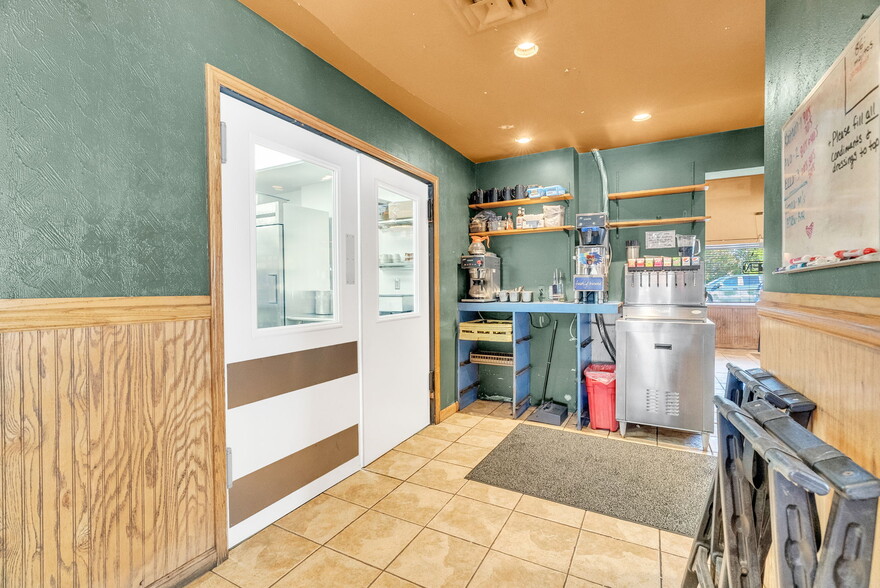 More Photos Of 119 Clinton Ave, Saint Clair Restaurant For Sale