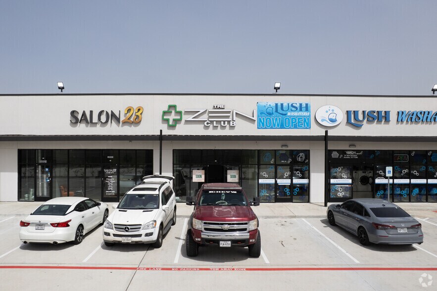 More Photos Of 10521 N Sam Houston Pky E, Humble Storefront For Lease
