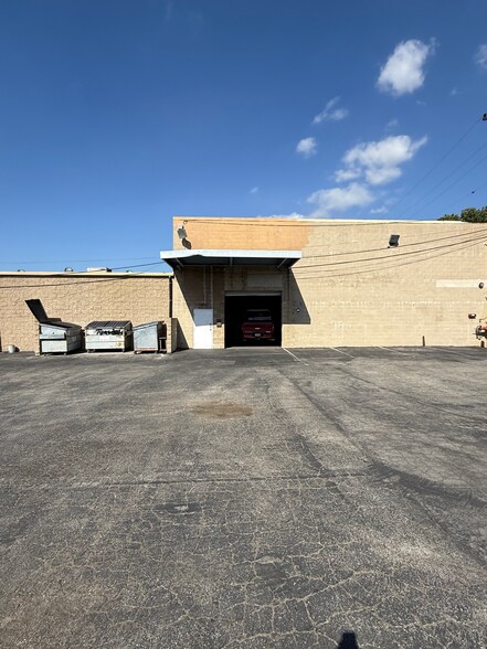 More Photos Of 14011 Gracebee Ave, Norwalk Manufacturing For Lease