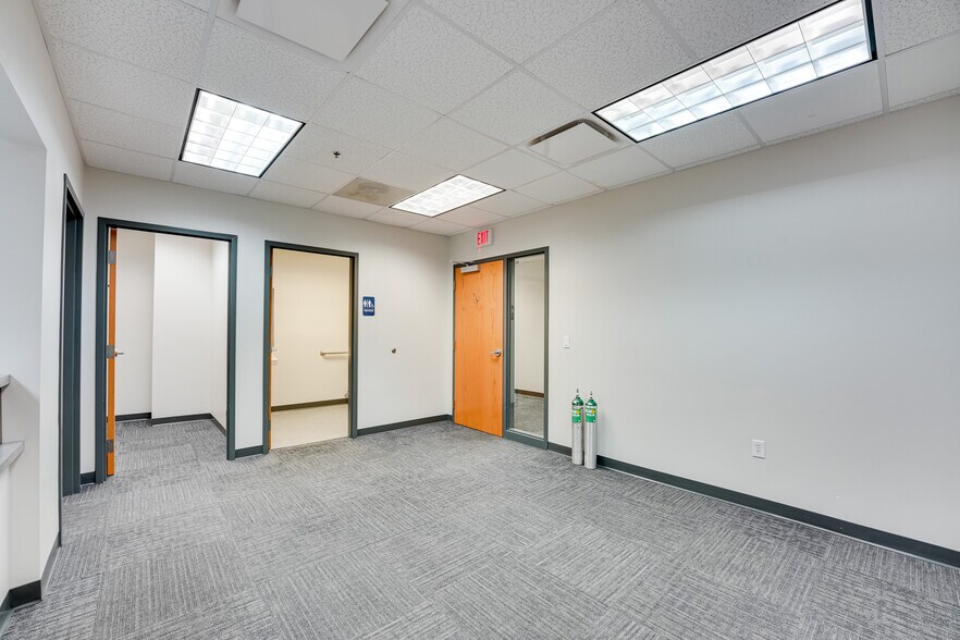 More Photos Of 712 1st Terrace Rd, Lansing Medical For Lease