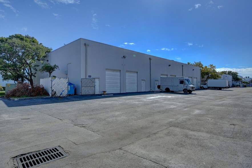 More Photos Of 4051 SW 47th Ave, Davie Flex For Lease