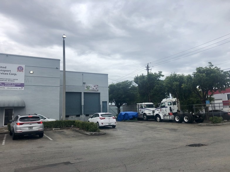 More Photos Of 8201-8209 NW 70th St, Miami Warehouse For Lease