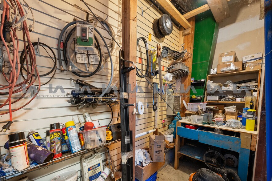 More Photos Of 2727 Dixon St, Port Coquitlam Industrial For Sale