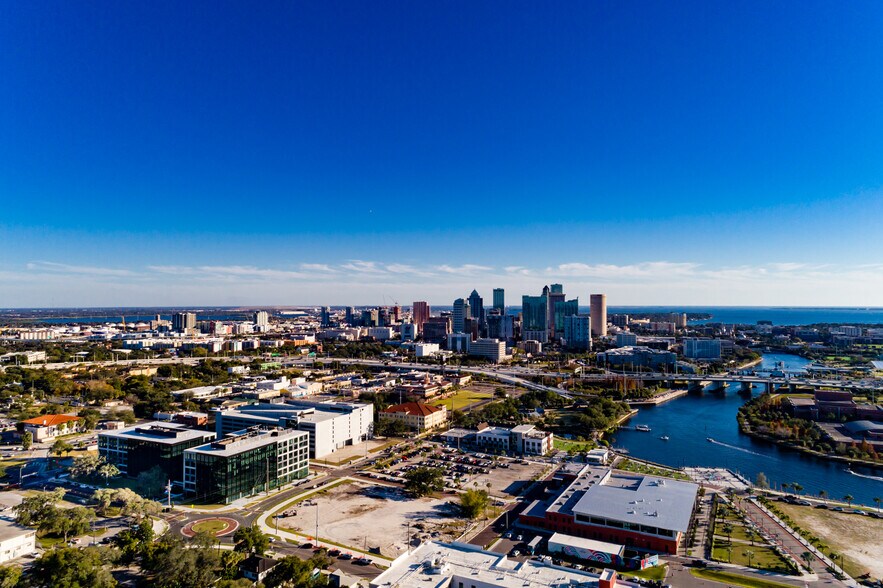 More Photos Of 2002 N Tampa St, Tampa Office For Lease