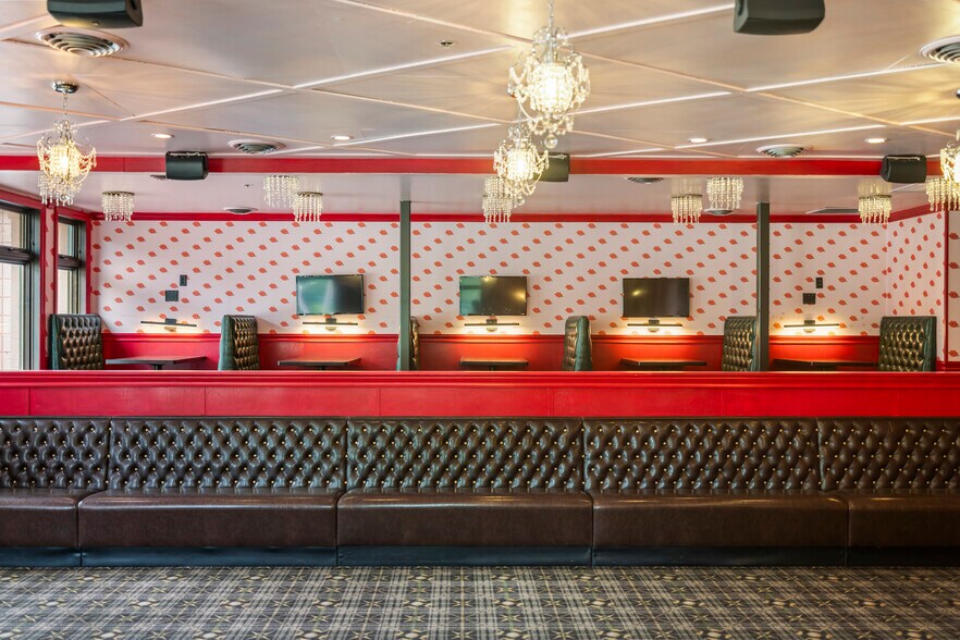 More Photos Of 2501 & 2519 Marshall St NE, Minneapolis Restaurant For Sale