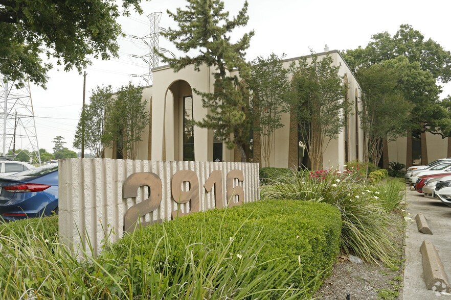 More Photos Of 2916 W TC Jester Blvd, Houston Office For Sale