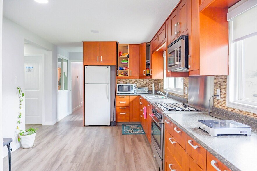 More Photos Of 504 65 Av NW, Edmonton Truck Terminal For Sale