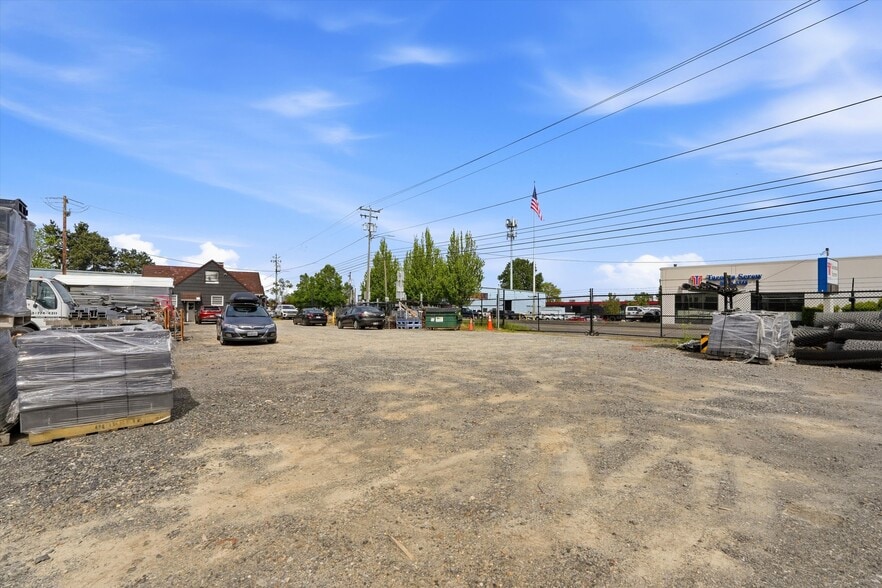 More Photos Of 2706 NE Columbia Blvd, Portland Industrial For Sale