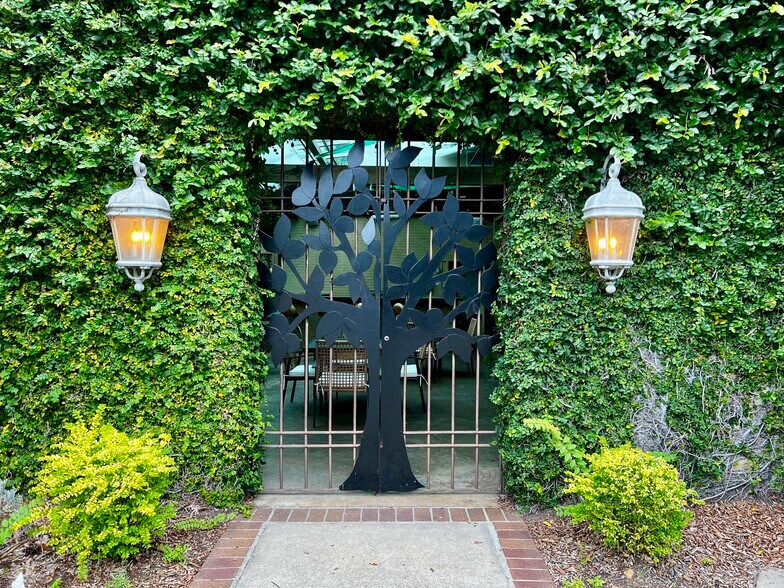 More Photos Of 117 Walnut St, Hattiesburg Restaurant For Sale