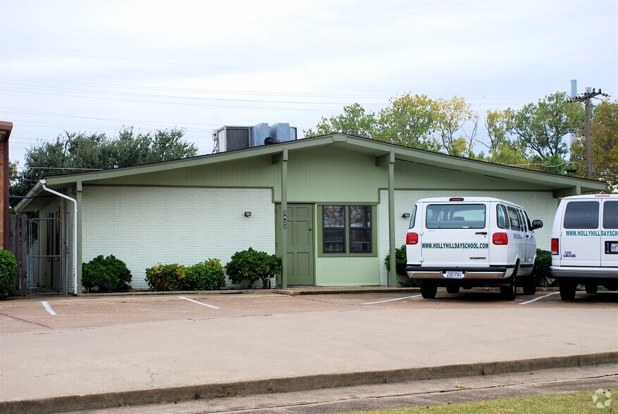 More Photos Of 2418 College Ave, Garland Daycare Center For Sale