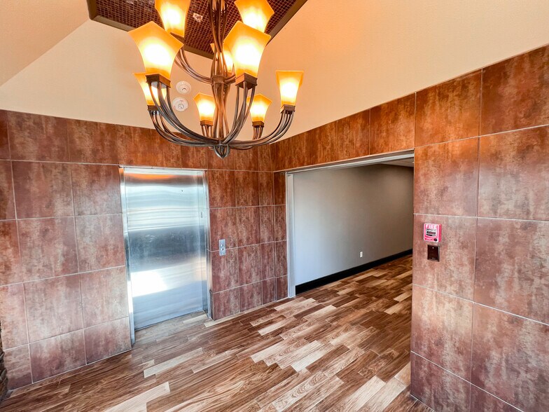 More Photos Of 901 W Wall St, Midland Office For Lease