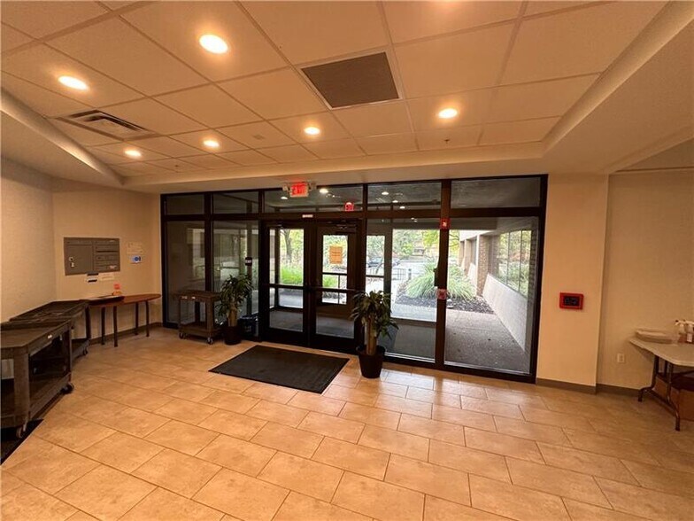 More Photos Of 800 Regis Ave, Pittsburgh Medical For Lease