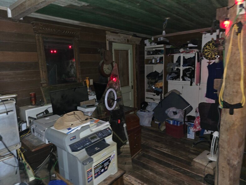 More Photos Of 111 Salvage Way, Luling Office For Sale