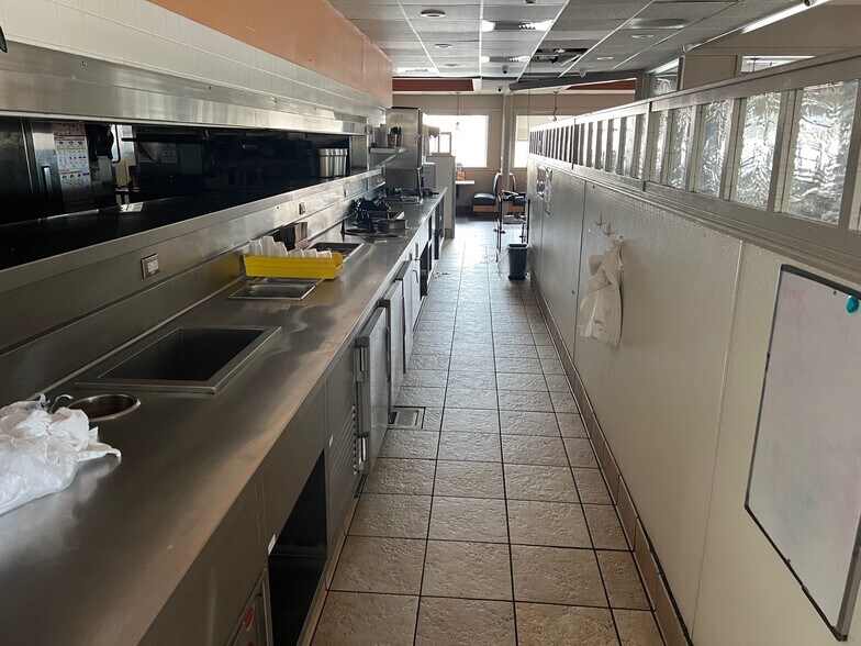 More Photos Of 1347 Kinneman Dr, Bourbonnais Restaurant For Sale