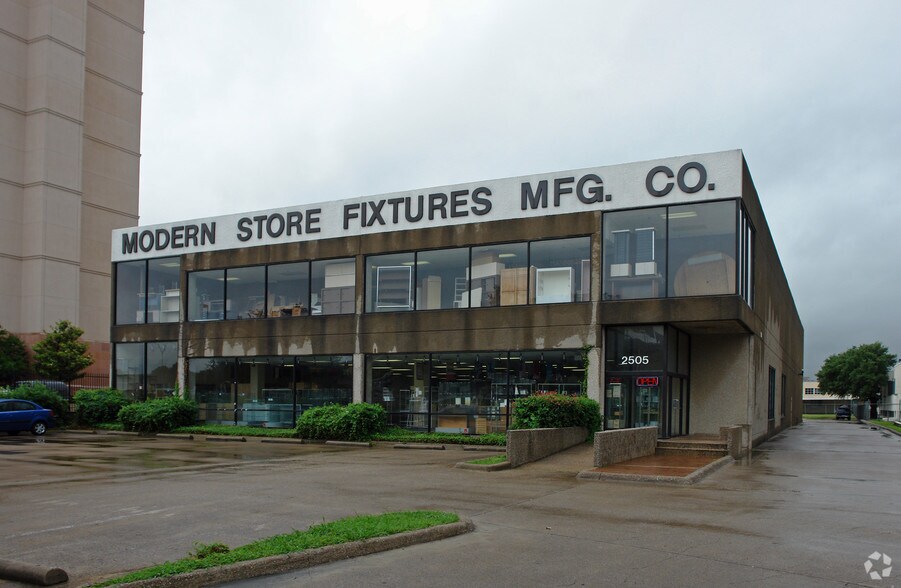 More Photos Of 2525 N Stemmons Fwy, Dallas Unknown For Lease