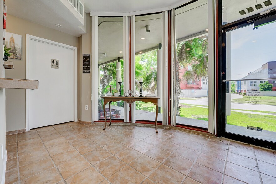 More Photos Of 2601 Prospect St, Houston Medical For Sale