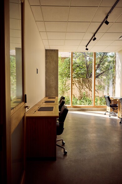 More Photos Of 1515 E Cesar Chavez St, Austin Coworking Space