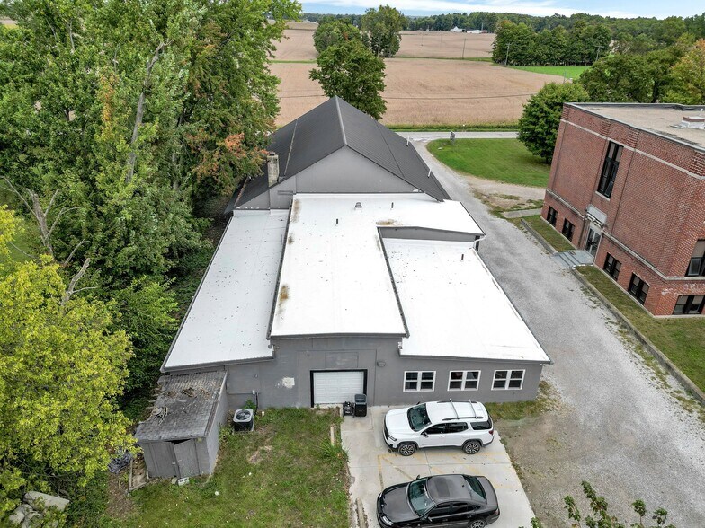 More Photos Of 10843 Foundation Rd, Croton Showroom For Sale