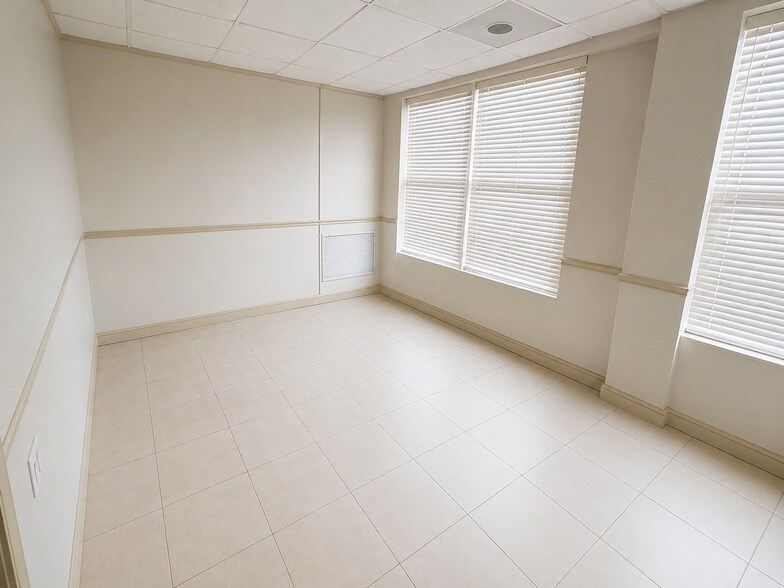 More Photos Of 2902 E Sligh Ave, Tampa Warehouse For Lease
