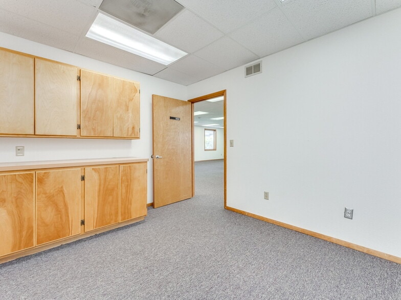 More Photos Of 2275 NE McDaniel Ln, Mcminnville Office For Lease