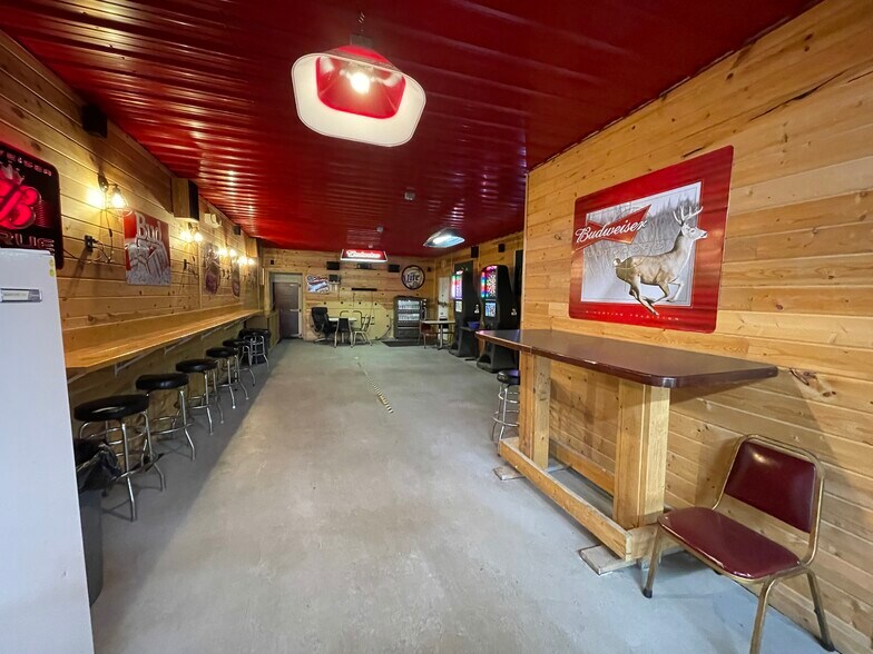 More Photos Of 203 Whinery, Binford Casino For Sale