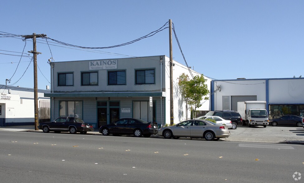 More Photos Of 2565-2569 Middlefield Rd, Redwood City Warehouse For Lease