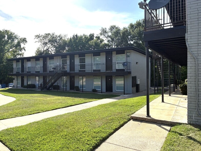More Photos Of 717 S Green St, Longview Apartments For Sale