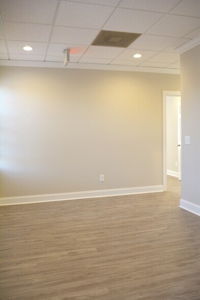 More Photos Of 103 Hazel Path Ct, Hendersonville Office For Lease