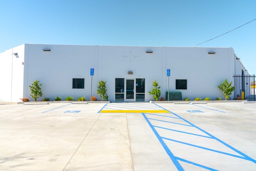 More Photos Of 922-926 S Lyon St, Santa Ana Unknown For Lease