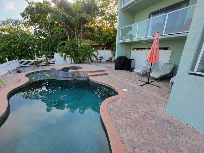 More Photos Of 125 110th Ave, Treasure Island Apartments For Sale