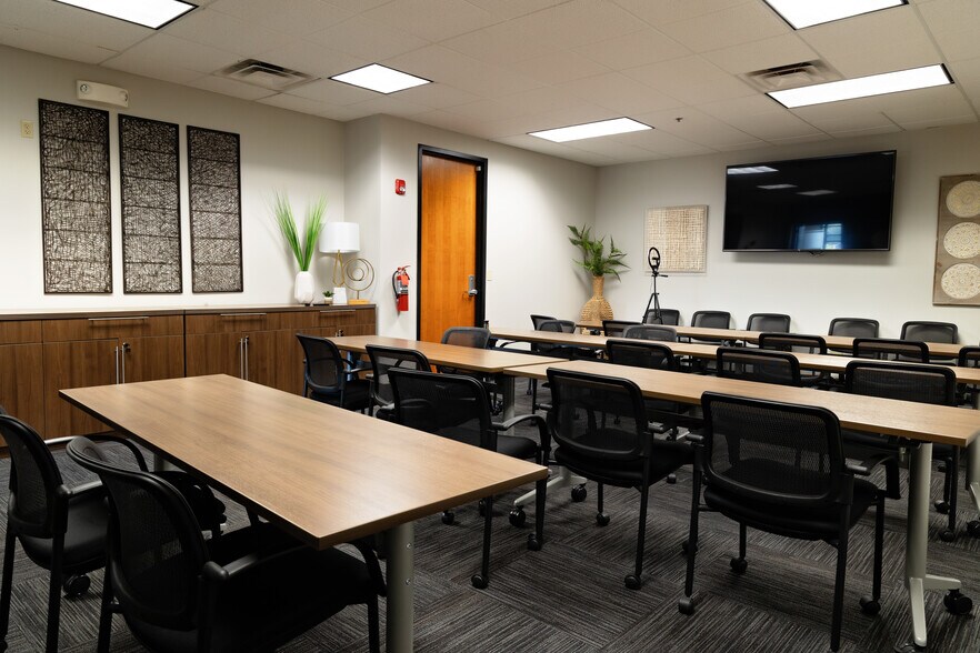 More Photos Of 3540 NE Ralph Powell Rd, Lee's Summit Office For Lease