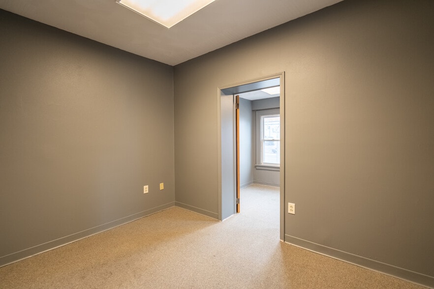 More Photos Of 1105 Monroe St, Endicott Medical For Sale