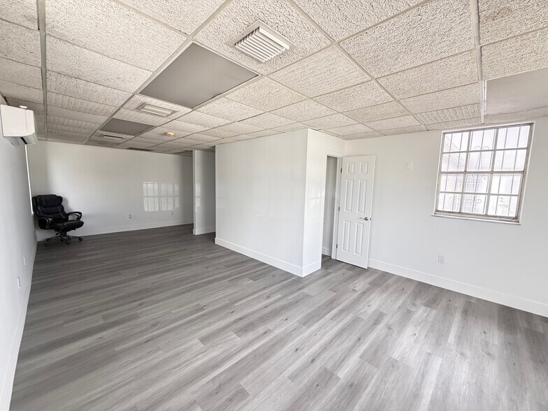More Photos Of 14060 NW 19th Ave, Miami Manufacturing For Sale