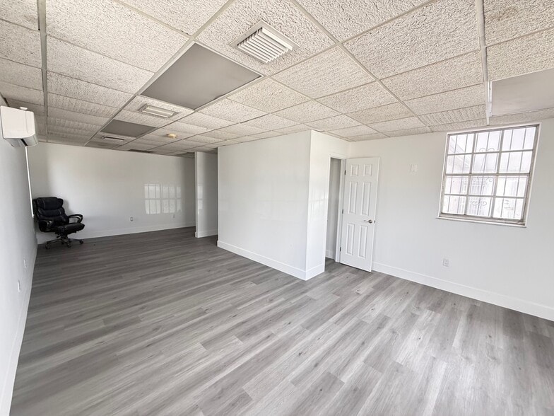 More Photos Of 14060 NW 19th Ave, Miami Manufacturing For Sale