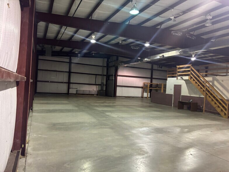 More Photos Of 58 Industrial Ct, Seekonk Warehouse For Lease