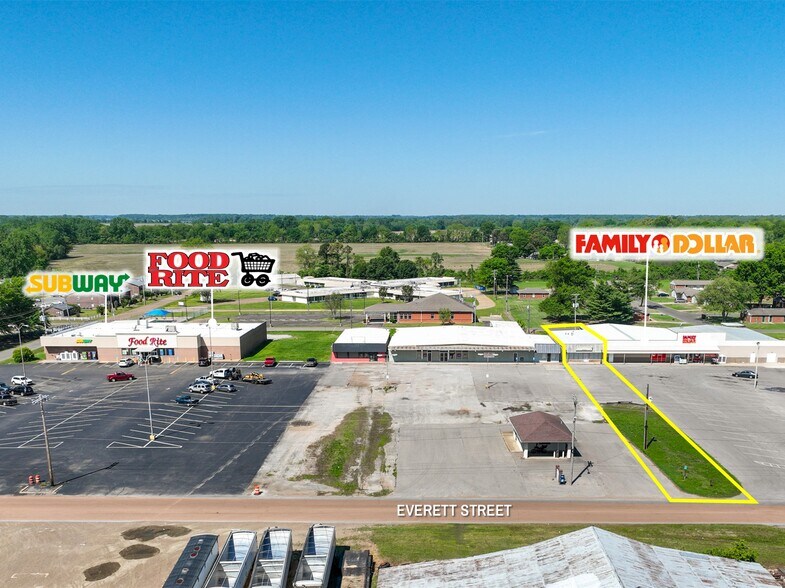 Primary Photo Of 740 Everett St, Tiptonville General Retail For Sale