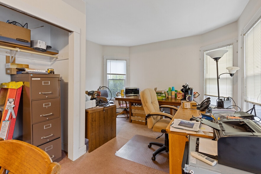 More Photos Of 166 Silver St, Waterville Medical For Sale