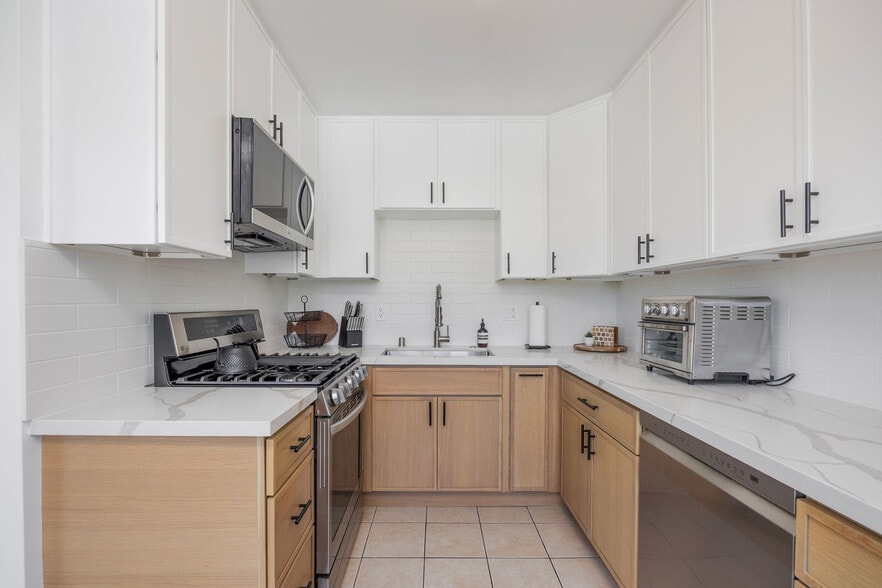 More Photos Of 1817 Euclid St, Santa Monica Apartments For Sale
