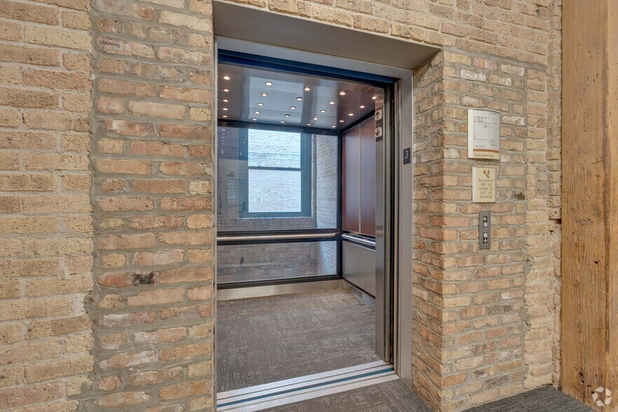More Photos Of 940 W Adams St, Chicago Loft Creative Space For Lease