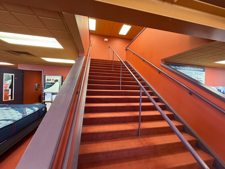 More Photos Of 2501 William Penn Hwy, Easton General Retail For Lease