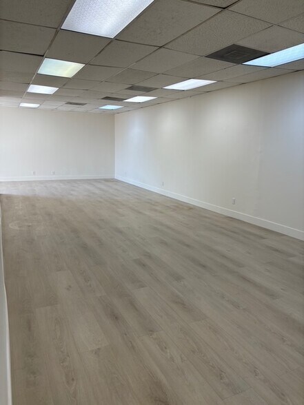 More Photos Of 1296-1296 S La Brea Ave, Los Angeles Storefront For Lease