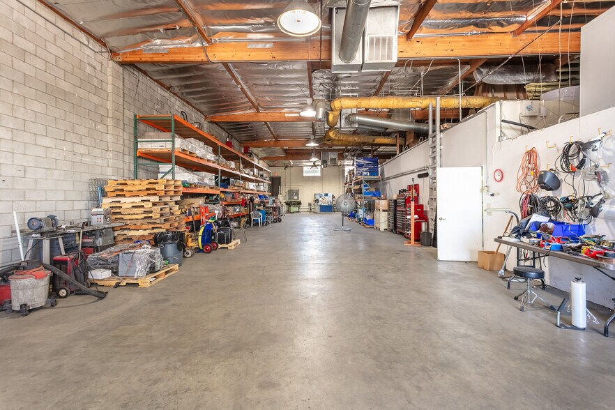 More Photos Of 425 Park Ave, San Fernando Warehouse For Sale