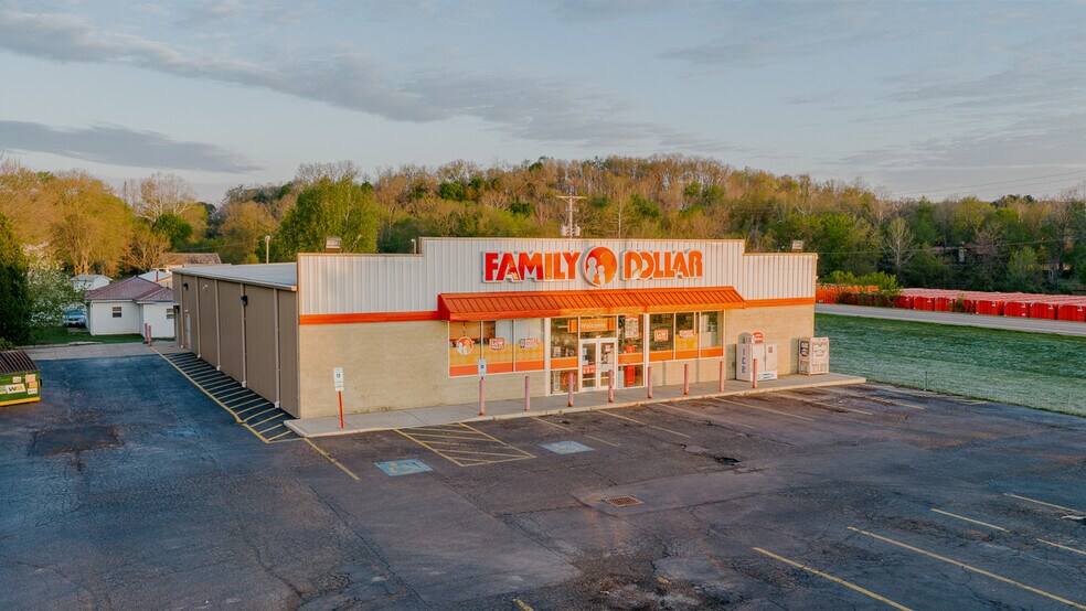 More Photos Of 207 S Carrollton St, Malvern Freestanding For Sale